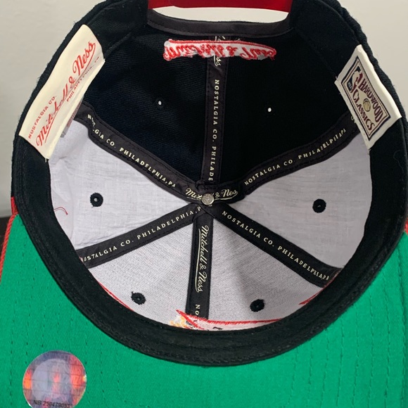 Miami Heat Mitchell & Ness Sharktooth Adj Hat - Picture 3 of 3